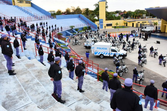 Insfrán entregó motocicletas, camionetas y elementos de bioseguridad a la Policía
