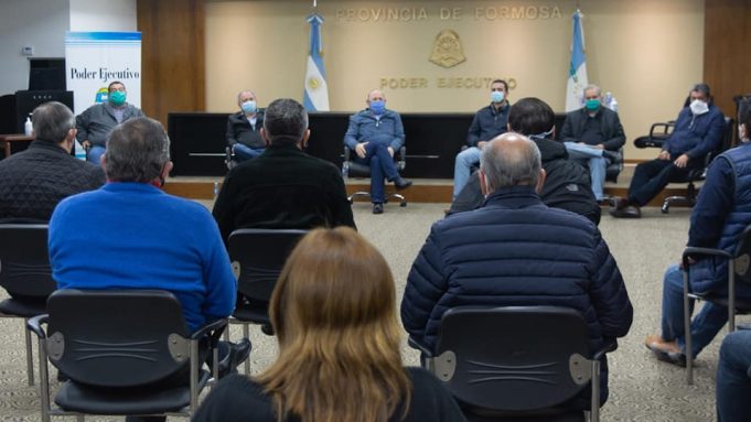 Insfrán se reunió con los Intendentes y anunció el envío de fondos para el pago del aguinaldo
