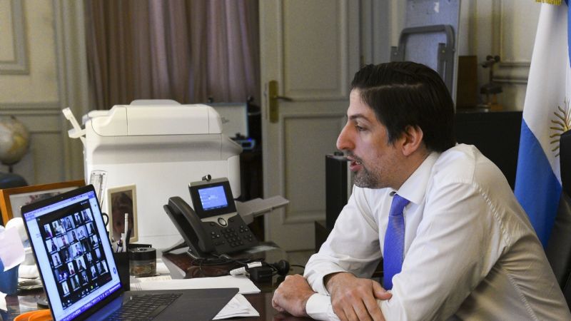 Docentes podrán comprar computadoras en 36 cuotas