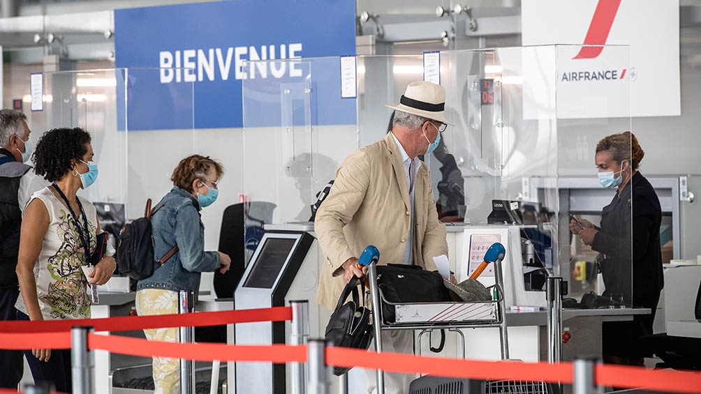 Francia pedirá tests a viajeros de la Argentina y otros países de la región