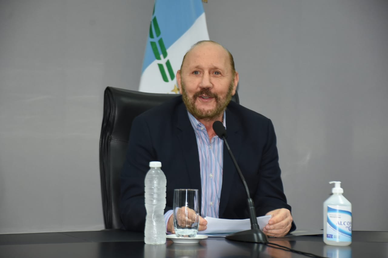 El gobernador Insfrán anunció aumento salarial del 5% para estatales activos y pasivos