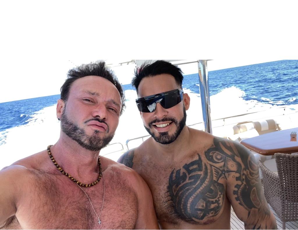 Conoce las costosas Vacaciones de Viktor Rom con su novio Marco Lux