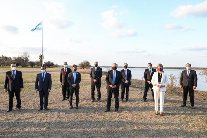 Gildo Insfrán firmó junto al Presidente y gobernadores Acuerdo Federal de la Hidrovía Paraguay-Paraná