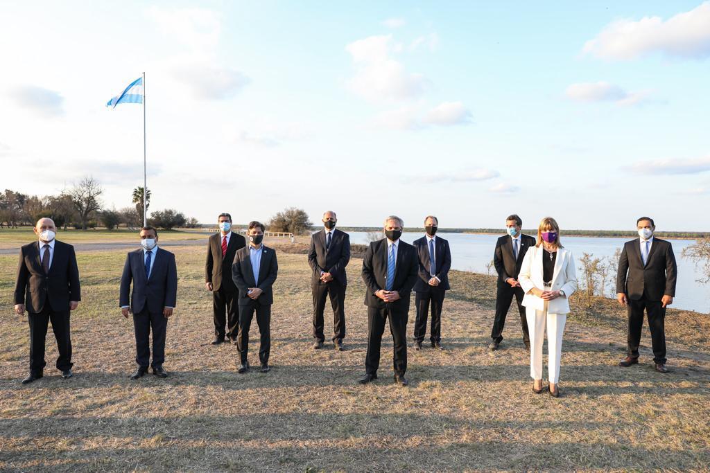 Gildo Insfrán firmó junto al Presidente y gobernadores Acuerdo Federal de la Hidrovía Paraguay-Paraná
