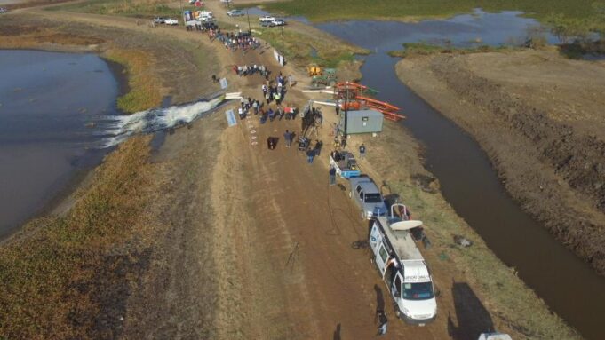 Gildo Insfrán dejó inaugurado el canal que lleva agua dulce al reservorio de Pirané