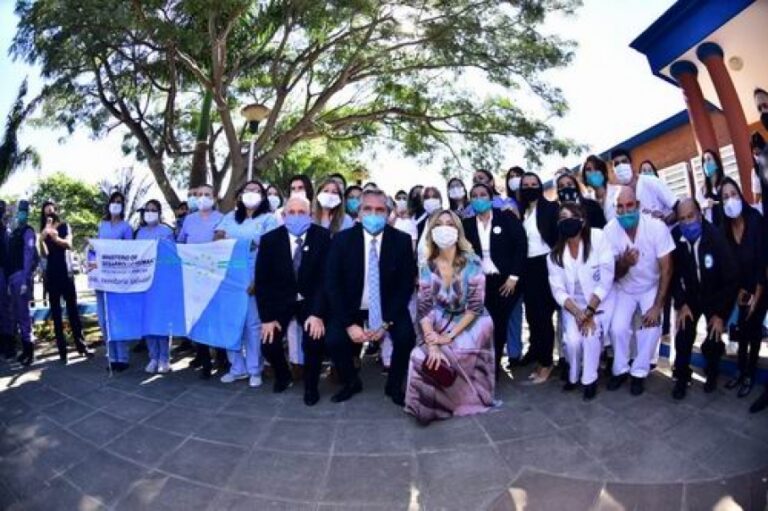 El Gobernador Insfrán saludó a los médicos en su día