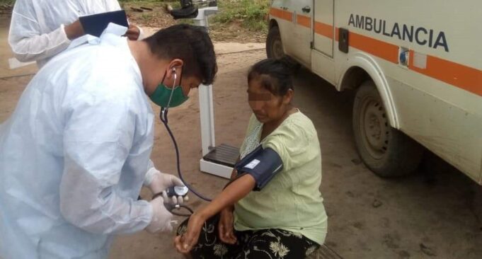 La Primavera: equipo de salud visita las casas para dar atenciones