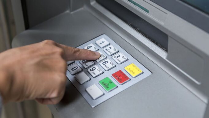 Comienza el pago de haberes estatales
