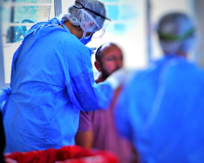 El Hospital 2 de Abril comenzó a realizar hisopados a trabajadores esenciales con vistas a viajes