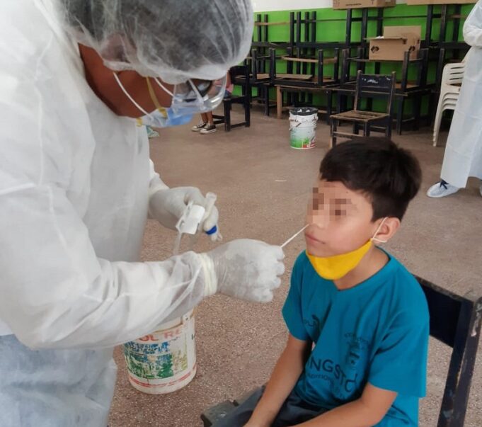 Las tomas de muestras por saliva se realizan a niños o bebés