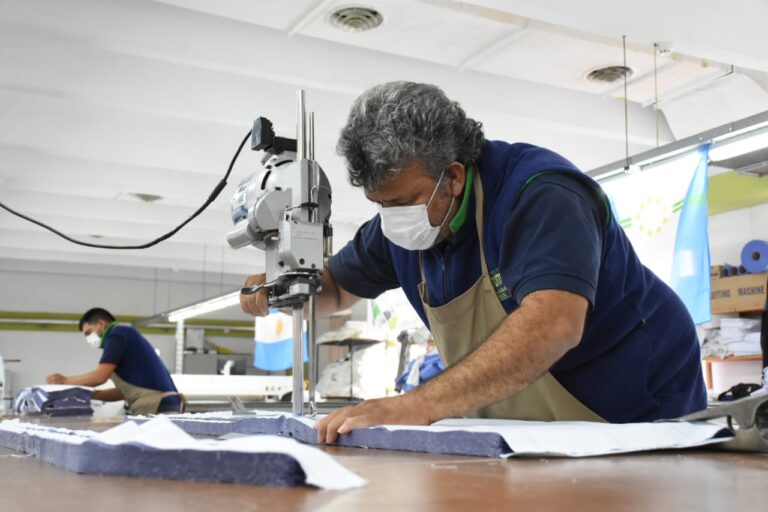 Fontex ya tiene listo el stock de guardapolvos para escolares y docentes