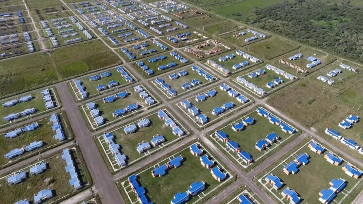 Insfrán anunció que este miércoles se llamará a licitación para la construcción de 678 viviendas