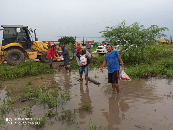 Asistencia integral a familias afectadas por las lluvias