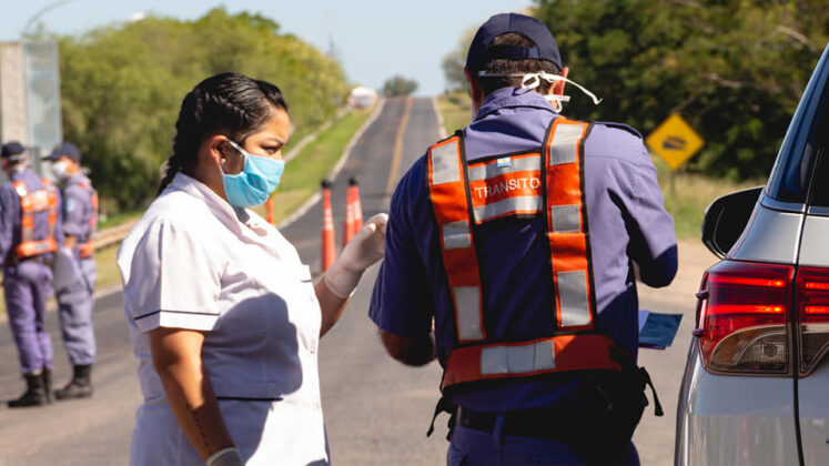 Elogios a trabajadores esenciales y militantes de la salud y la vida