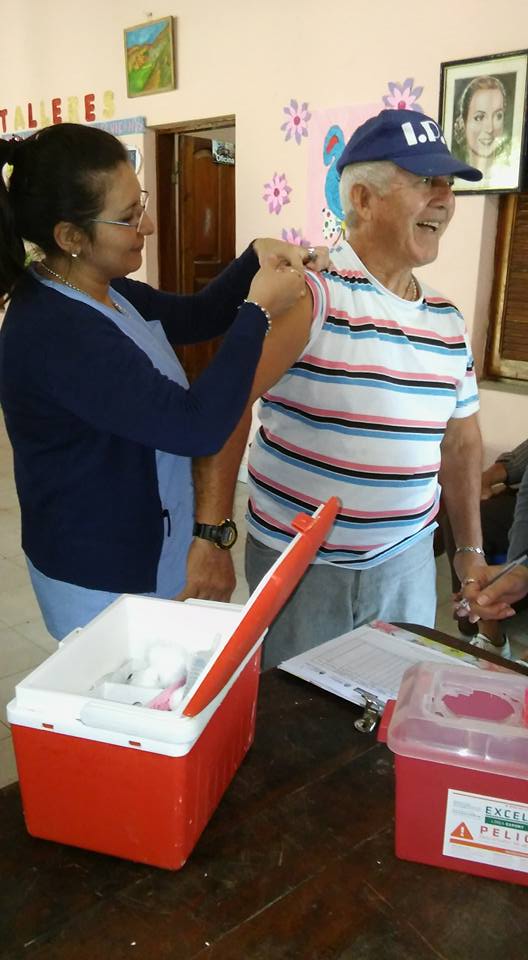 Primera dosis de la vacuna contra el COVID 19 se aplica a los adultos mayores de las clases 51´, 52´y 53´