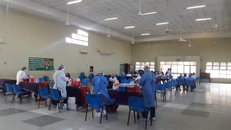 Clorinda: Comenzó la vacunación al personal docente y no docente en actividad