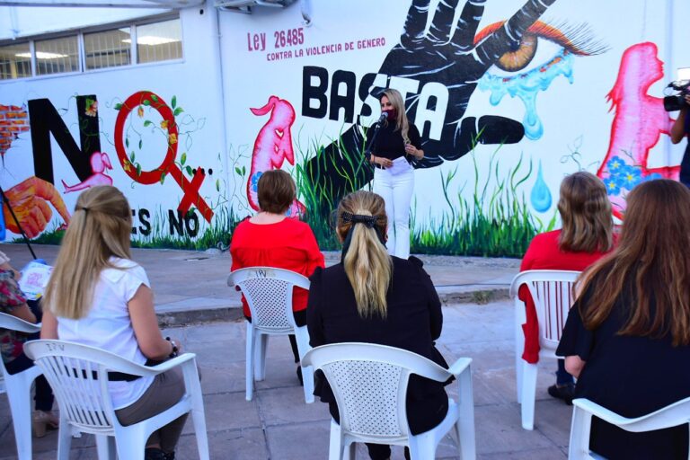 “Vivamos sin violencia” tema de un mural para concientizar sobre violencia de género