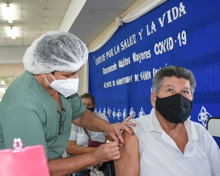 COVID-19: Otra histórica jornada de vacunación evidenció la equidad y justicia social de Formosa