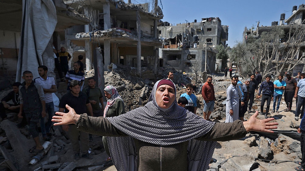 Palestinos huyen de sus casas mientras Israel ataca Gaza con artillería