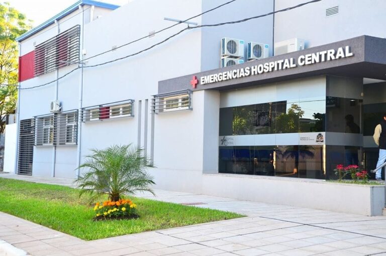 Vacunación: Integrantes de grupos de riesgo podrán gestionar certificados en el Hospital Central