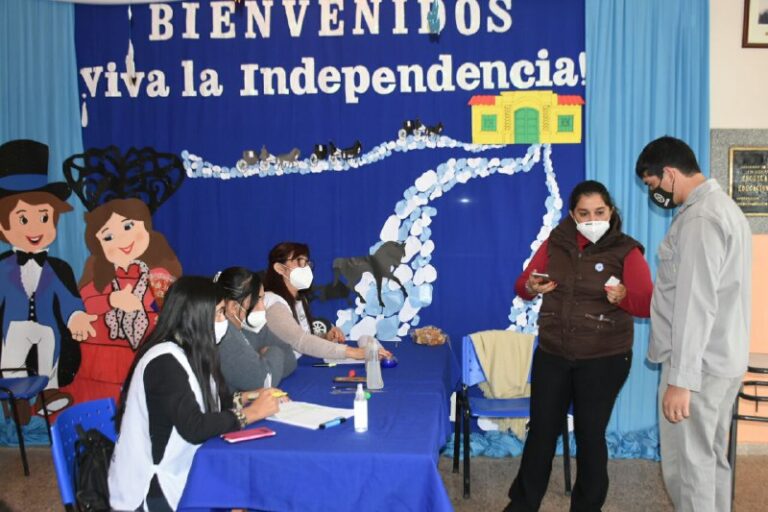 En el feriado vacunaron a 14 clases contra el coronavirus en el interior provincial