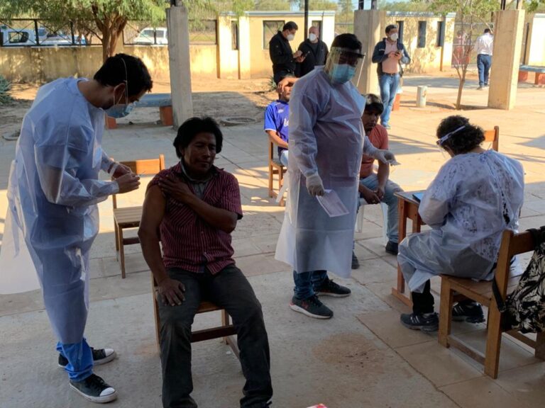 Amplia tarea sanitaria en el oeste provincial: Se realizan hisopados y vacunación contra el COVID-19