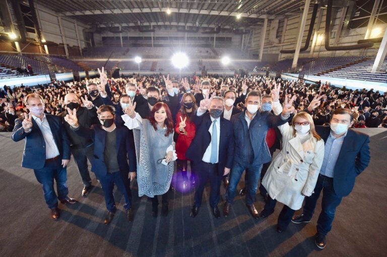 Gildo Insfrán acompañó al Presidente en el cierre nacional del Frente de Todos