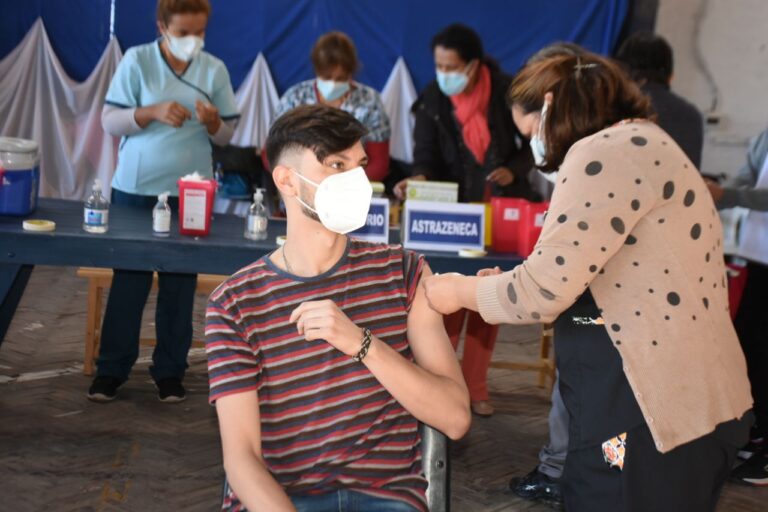 Capitalinos con factores de riesgo completaron su esquema de vacunación