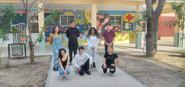 Estudiantes y docentes de la Escuela Normal en Festival internacional