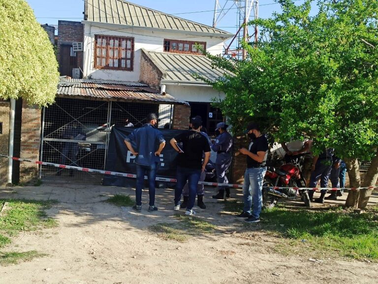 Prefecto asesinó a su ex mujer y se suicidó