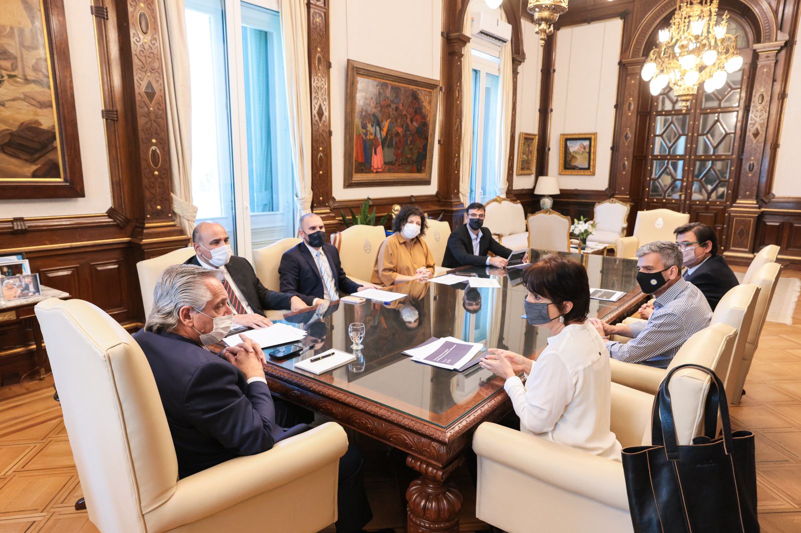 El Presidente analizó un proyecto de ley en beneficio de los trabajadores de la economía popular