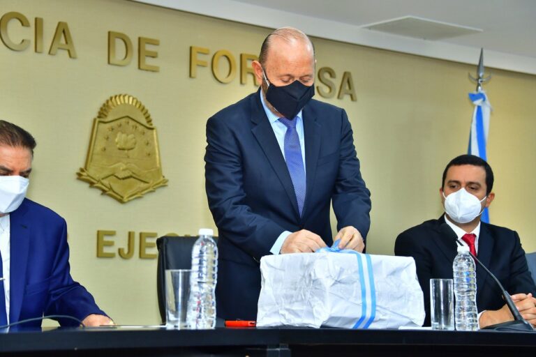 Insfrán realizó la apertura de la licitación de la Autovía RN N° 11, tramo rotonda Virgen del Carmen-Namqom