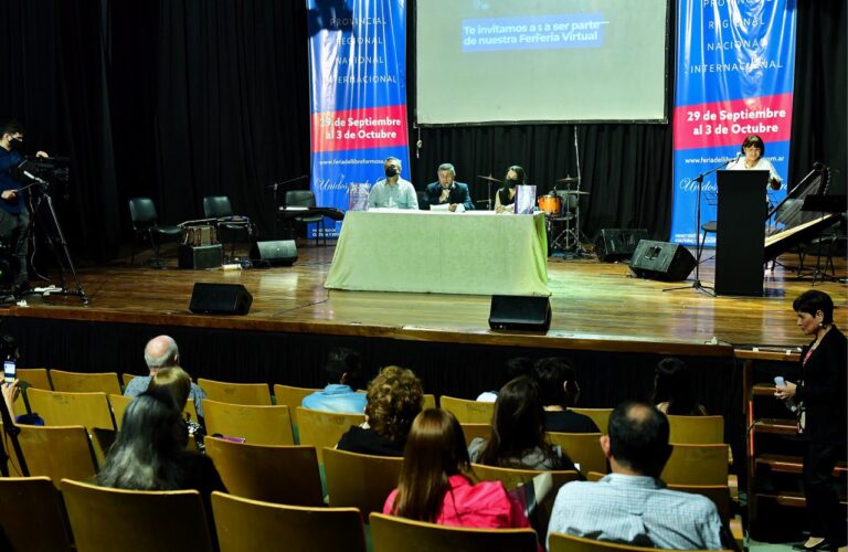 “Fogón de la amistad”: un cálido homenaje a Alberto Zorrilla en la Feria del Libro