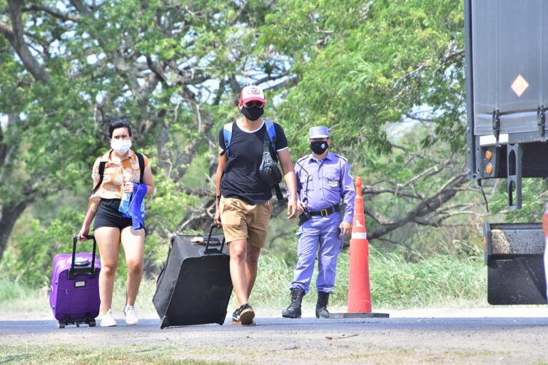 Ya no serán obligatorios los testeos de ingreso a la provincia para quienes tengan el esquema de vacunación completo