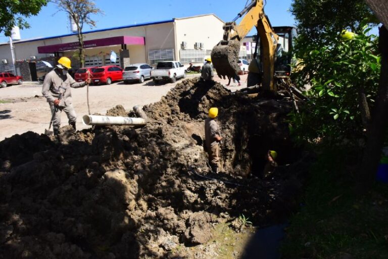 Continúan las obras de saneamiento en diversos barrios de la ciudad