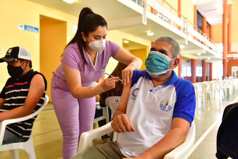 Se aplicaron segundas dosis de Sputnik V y Sinopharm en Formosa Capital