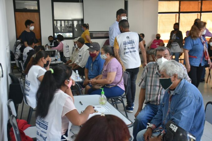Con éxito se cumplió la aplicación de terceras dosis de vacunas a adultos