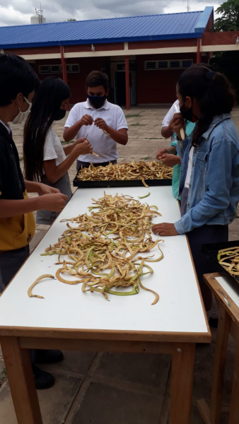 Escuela Rural de Guadalcázar fabricó un Deshidratador de Algarroba