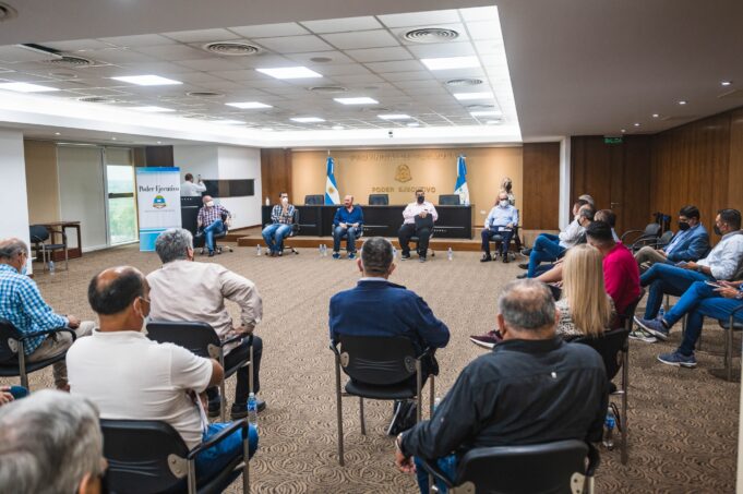 Insfrán se reunió con intendentes y presidentes de Comisiones de Fomento