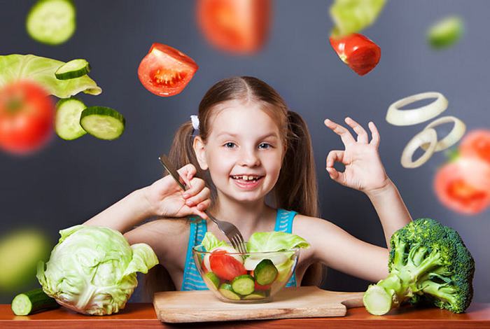 Niños: recomendaciones para mantener una dieta equilibrada en vacaciones