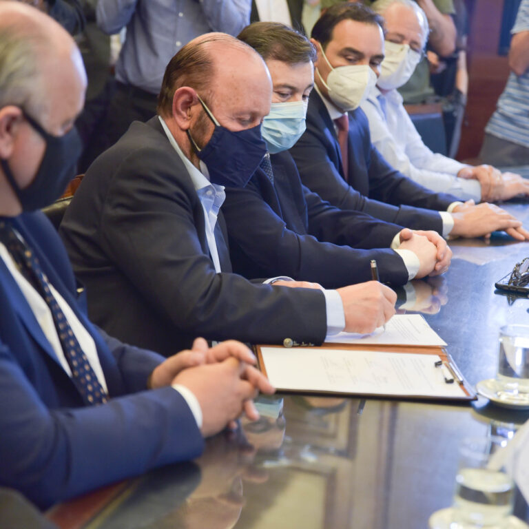 Insfrán firmó acta de adhesión al Plan GanAr