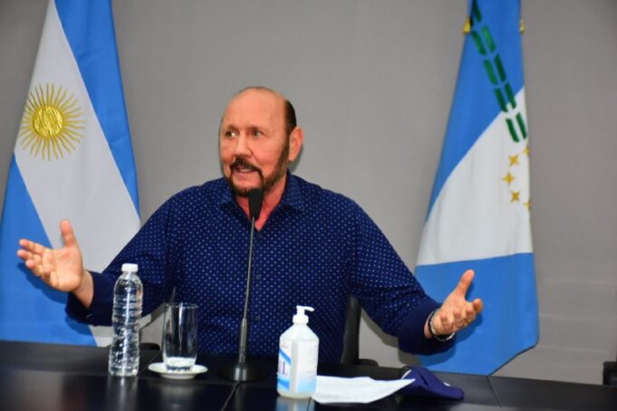 Insfrán anunció un bono de $20 mil y el pago en simultáneo de sueldos y aguinaldo
