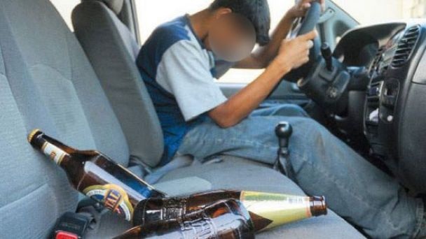 Vacaciones: Instan a no consumir alcohol cuando se van a conducir vehículos