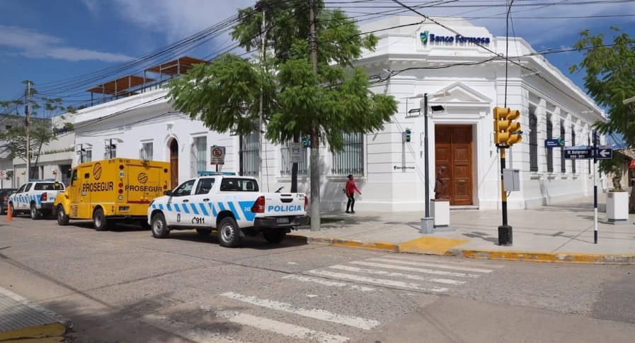 Ejercicio de evacuación con simulacro de incendio en Banco Formosa
