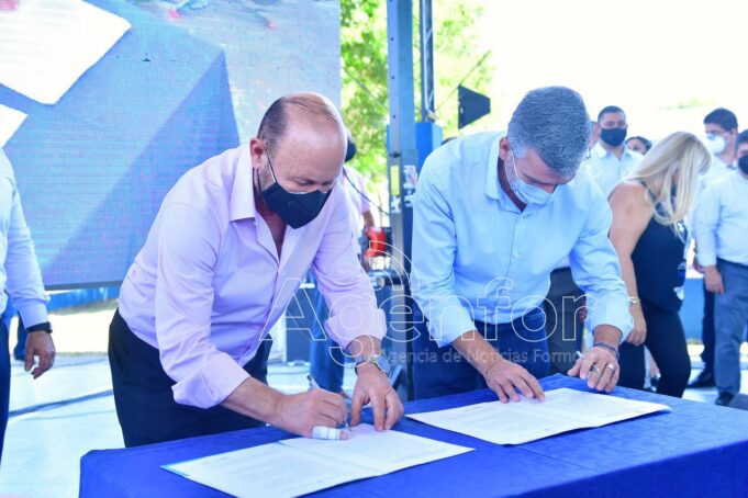 Insfrán y ministros nacionales firmaron convenios y realizaron el sorteo del Programa “Mi Pieza”