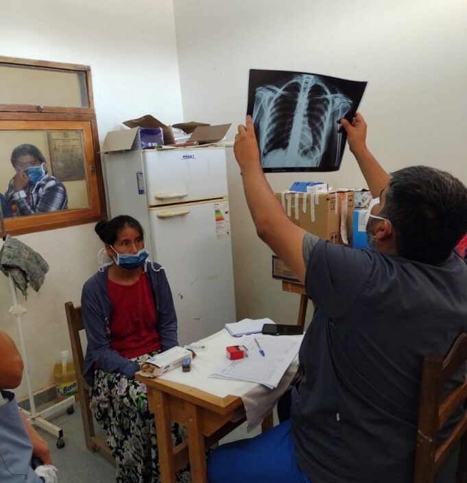 El Hospital Distrital “Eva Perón” de Juárez continúa atendiendo a comunidades originarias