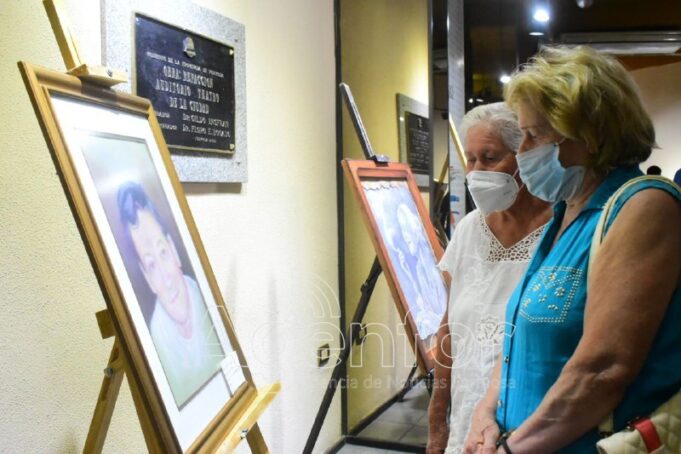 Lanzaron la segunda muestra de pinturas en el Teatro de la Ciudad