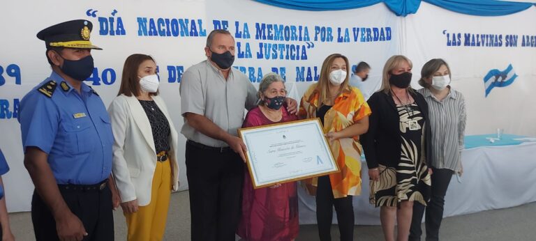 Entregaron un diploma de reconocimiento a la mamá de Lucy, piranense desaparecida durante el Proceso Militar
