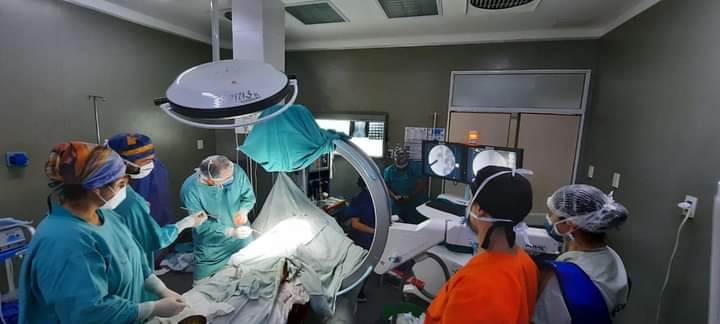 En el hospital Central realizaron por primera vez una cirugía de nefrolitotomía