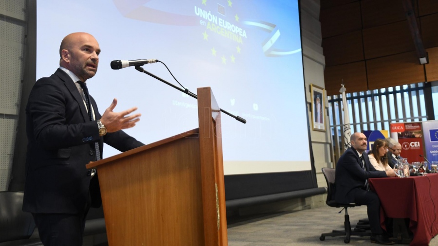 Ucrania está luchando por la democracia de toda Europa, aseguran embajadores